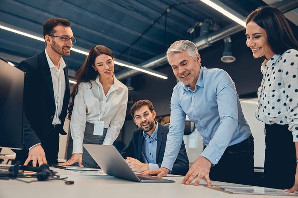 Quels sont les avantages et les défis de l'intégration de la technologie 5G dans les applications IoT?